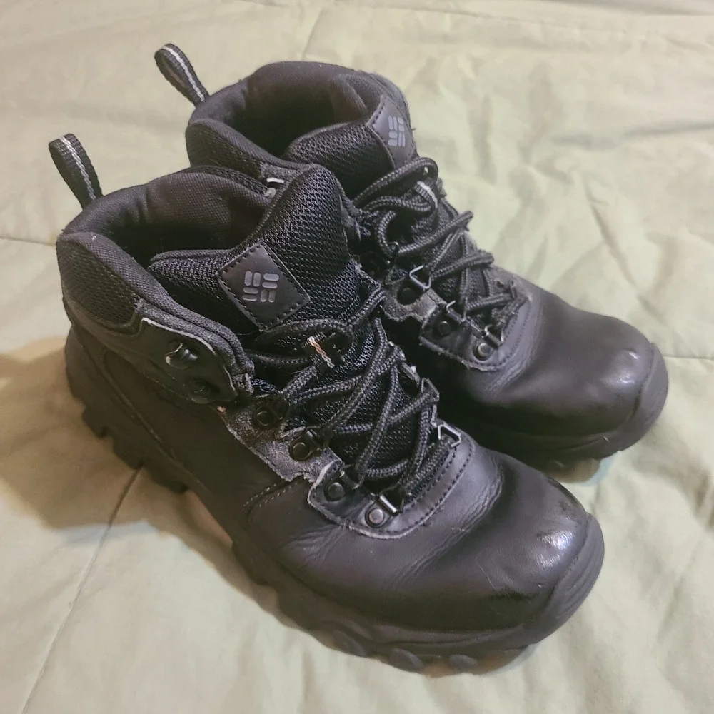 Columbia Newton Ridge Plus II Hiking Boots Mens 7.5 Black Waterproof Leather